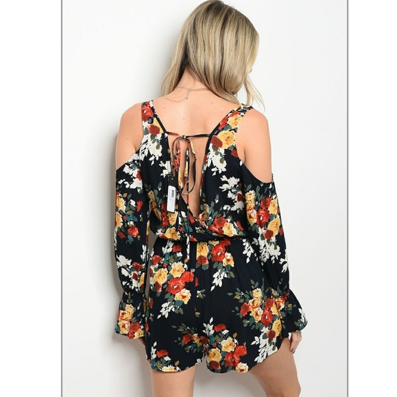 1 sm left!! NWT Adorable floral romper - Picture 2 of 3